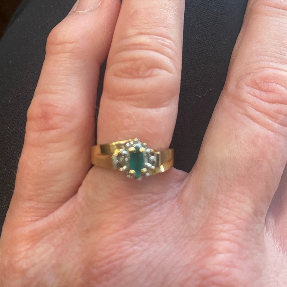 Vintage 10k yellow gold emerald and diamond ring excluded from bundling - Picture 2 of 10